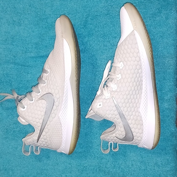 LeBrons Nike - Picture 2 of 3